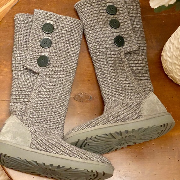 GREY  SWEATER UGG BOOTS SIZE 7! - Picture 11 of 12